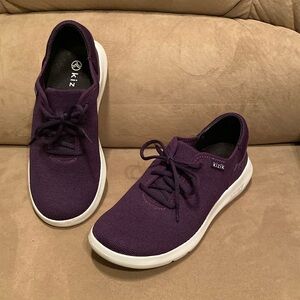 Kizik Madrid slip on sneaker, Purple, size 9.5, light wear, excellent condition